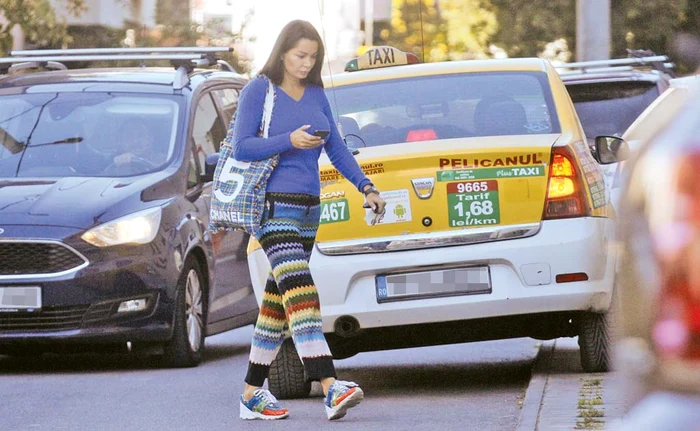 Brigitte Năstase, surprinsă într-o zi în care a înlocuit hainele sexy cu cele sport. Geanta de pe umăr costă 2.000 de dolariFoto: Blitz