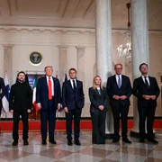Poză de grup cu liderii europeni alături de Trump FOTO AFP