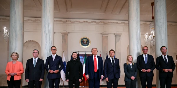 Poză de grup cu liderii europeni alături de Trump FOTO AFP