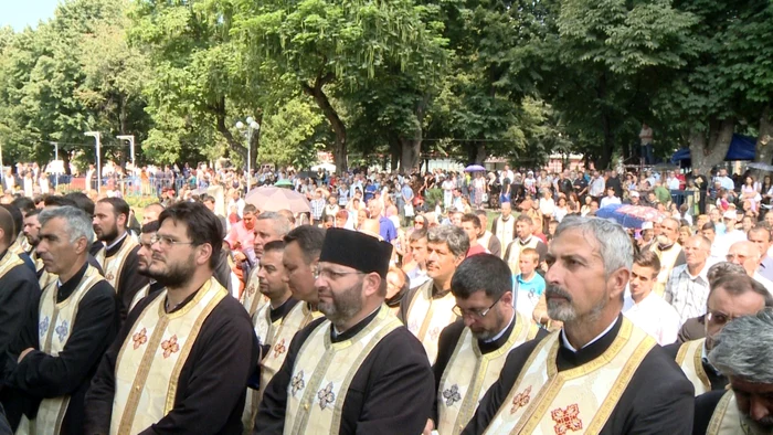 Pelerinajele la moaşte, evenimente la care iau parte mii de români. FOTO: Arhiva Adevărul