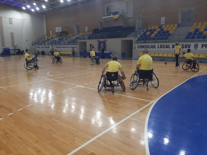 Lotul naţional de handbal în fotoliu rulant FOTO Ioan Buciumar