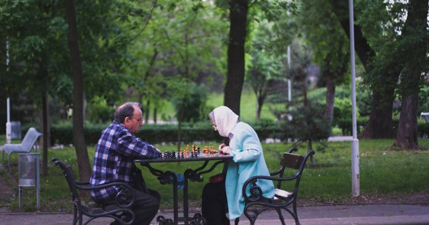 Este parcul în care pensionarii îşi petrec timpul liber FOTO Anamaria Tatu