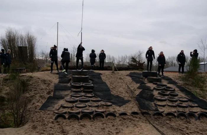 
    Handbalistele s-au distrat în parcul de aventură  