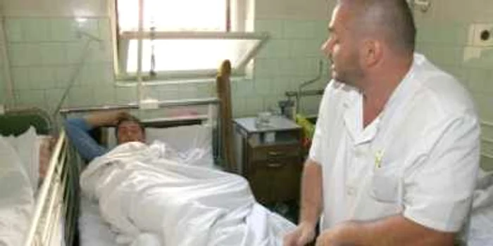 Pitesti: La Spitalul din Costeşti se oprează cu trusa de acasă