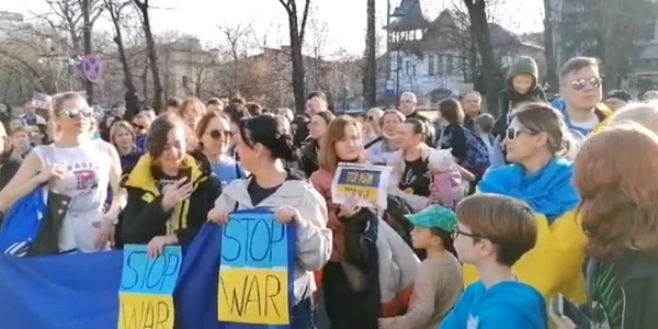 Protest la Ambasada Rusiei din Bucureşti foto news