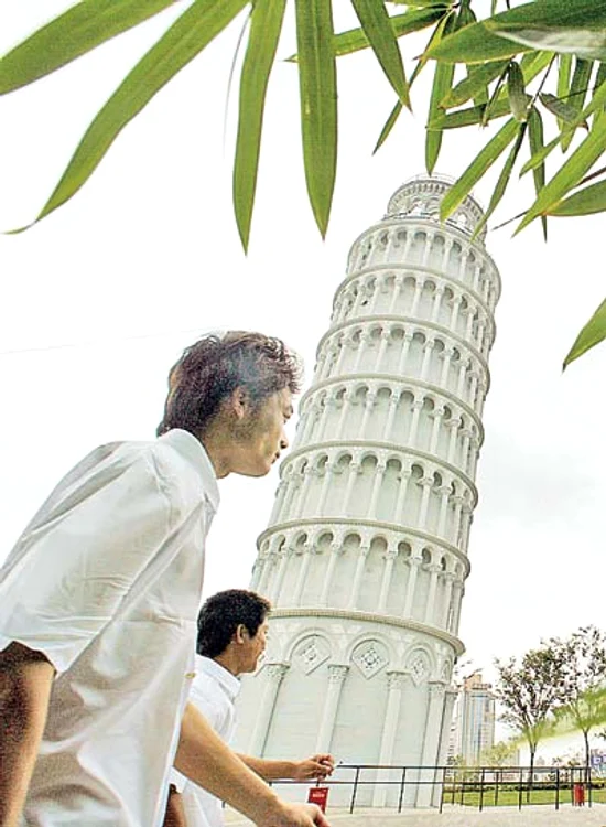 Vatican: Piaţa Sf. Petru Inaugurare: 2004 Locaţie: Shenzen (Fotografii: photoland/corbis/reuters/afp)