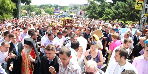 O mare de oameni l-a întâmpinat pe ÎPS Pimen, arhiepiscopul Sucevei şi Rădăuţilor