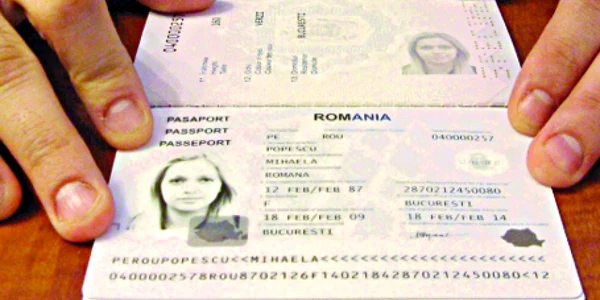 Arădenii s-au înghesuit să-şi facă paşapoarte