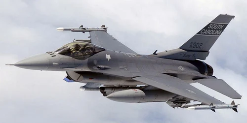 avion american F-16 foto us air force