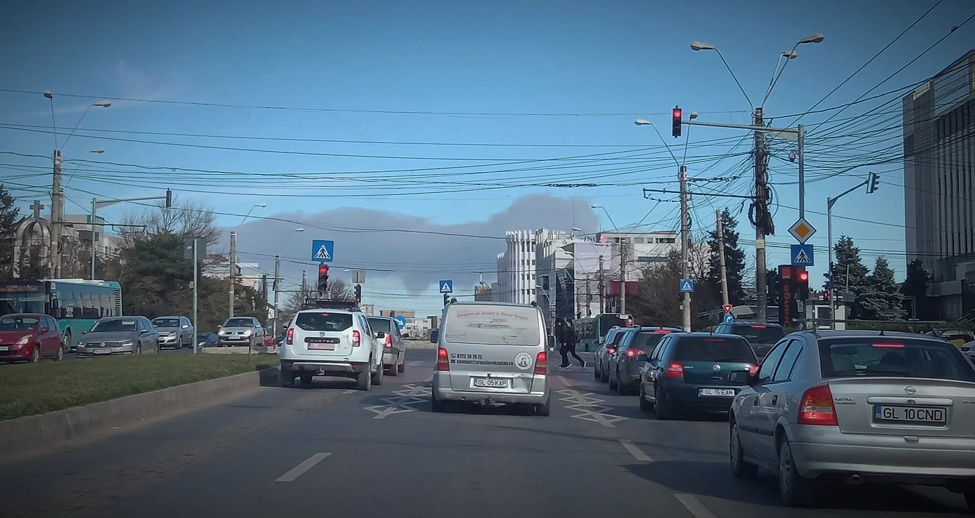 Norul de fum a fost observat din mai multe zone ale orașului FOTO: Marian Dumitru/Facebook