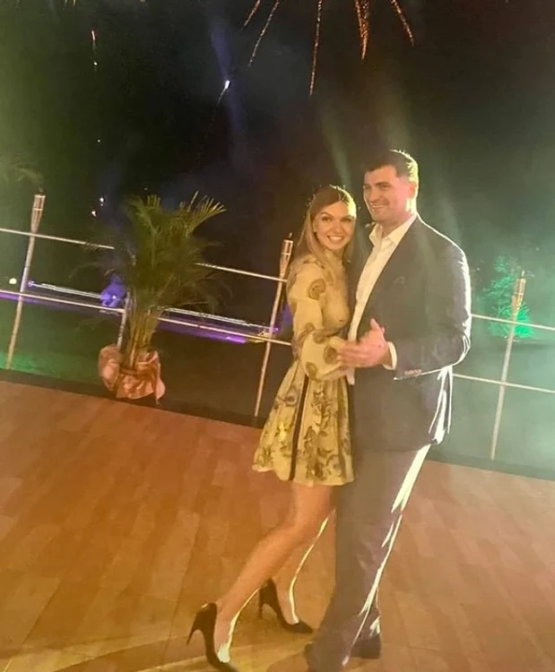 
    Simona Halep a schimbat două ținute la petrecerefoto: Instagram  