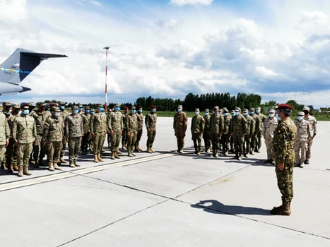 Primii 70 de militari români au revenit sâmbătă din Afganistan. Foto Bianca Neagu/Mapn