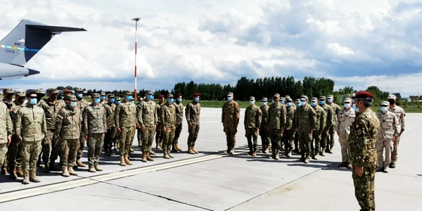Primii 70 de militari români au revenit sâmbătă din Afganistan. Foto Bianca Neagu/Mapn