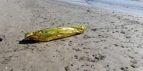 Tanar gasit mort pe o plaja din navodari FOTO SAJ Constanta