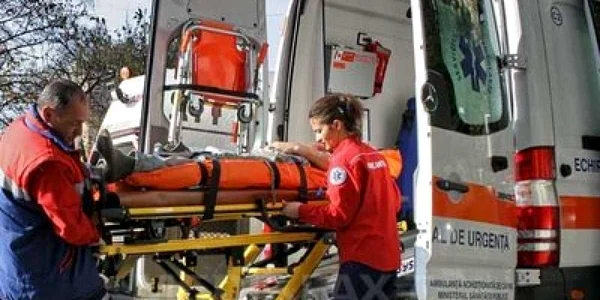 Tânărul a fost transportat la UPU cu Ambulanta
