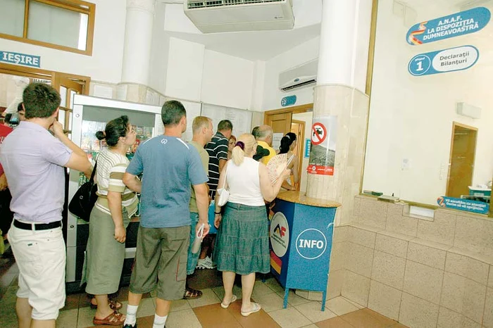 Oficiile poştale sunt în permanenţă aglomerate