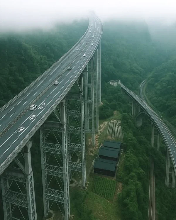 Autrostrada din China, cea mai periculoasă din lume / FOTO: Atlas Geografic 