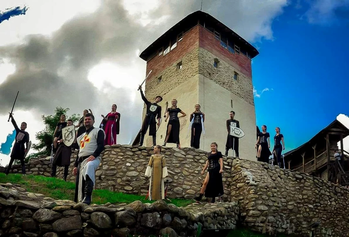Festivalul cetății medievale Mălăiești, la poalele Retezatului (© Cetatea Medievala Malaiesti / InfoTurism Salasu de Sus)