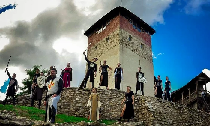 Festivalul cetății medievale Mălăiești, la poalele Retezatului (© Cetatea Medievala Malaiesti / InfoTurism Salasu de Sus)