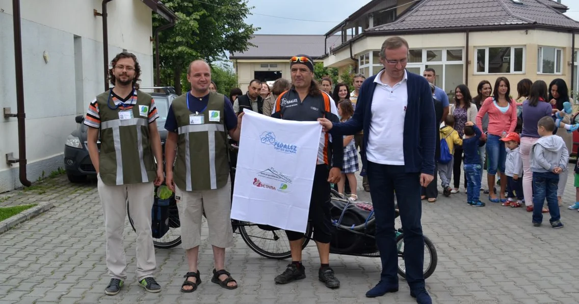 Anton Duma va face 5 mii de kilometri în turul României FOTO Mircea Merticariu