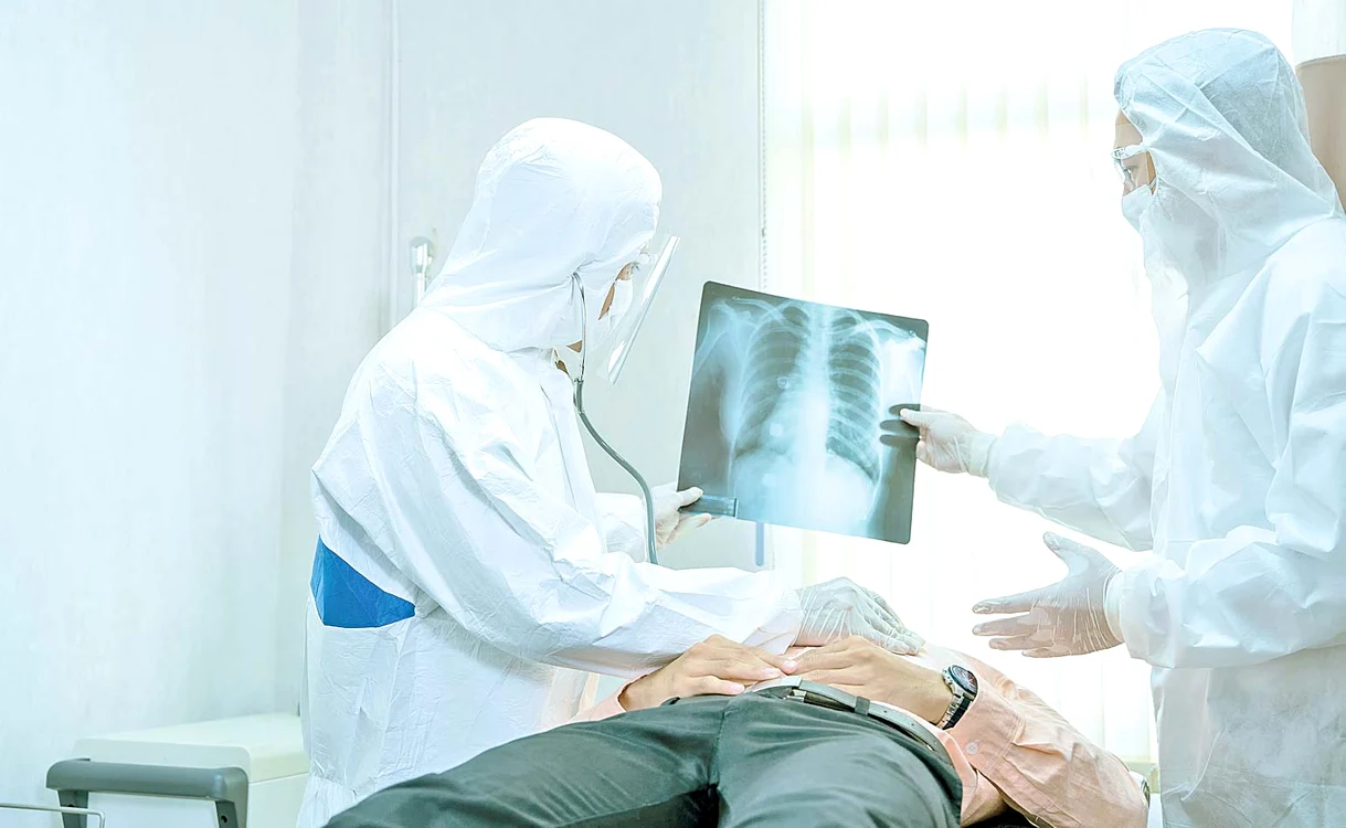 
    Radiologul Alen Stegaru a  studiat imaginile pulmonare  ale pacienţilor internaţi, în  ultimele luni, la Spitalul  Municipal din Caracal   