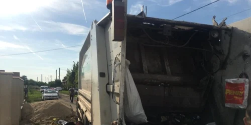 masina de gunoi FOTO specialarad.ro