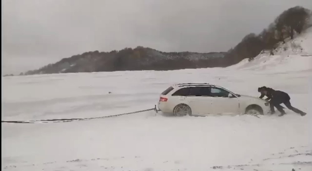 Vremea luni, 27 noiembrie: Temperaturi scăzute, rafale de până la 80 km/h, zăpadă viscolită, vizibilitate redusă
