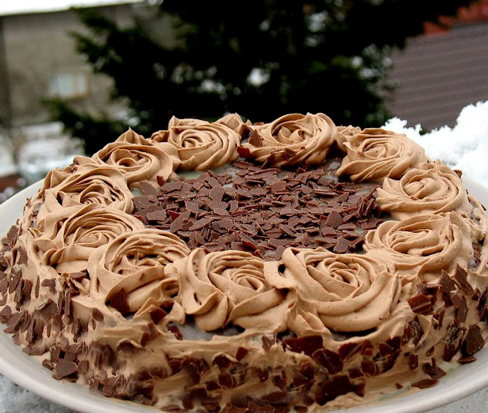 Tort cu nuci şi cremă ganache