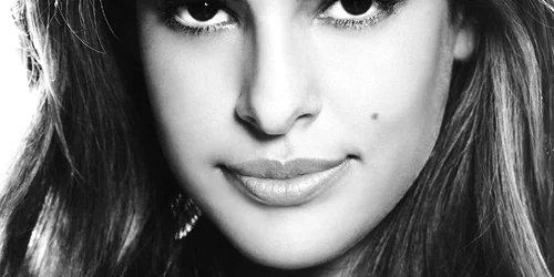 Apariţia aluniţelor  poate fi favorizată de expunerea la soare