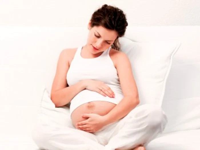 Femeilor însărcinate le este recomandat să stea deasupra partenerului în timpul actului sexual