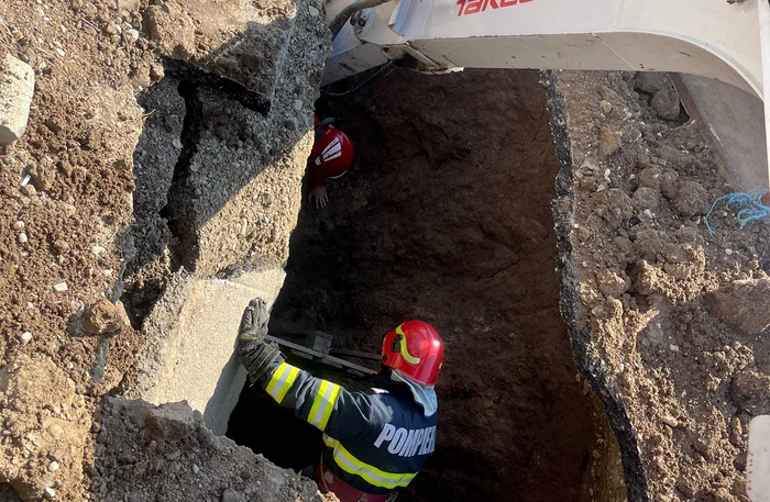 Muncitor surprins de un mal de pământ, salvat de pompieri. FOTO ISU Dâmbovița
