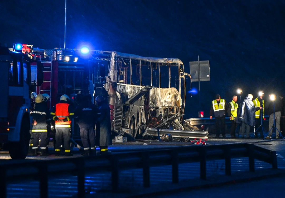 
    Autobuzul a luat foc pe o autostradă din vestul Bulgariei  