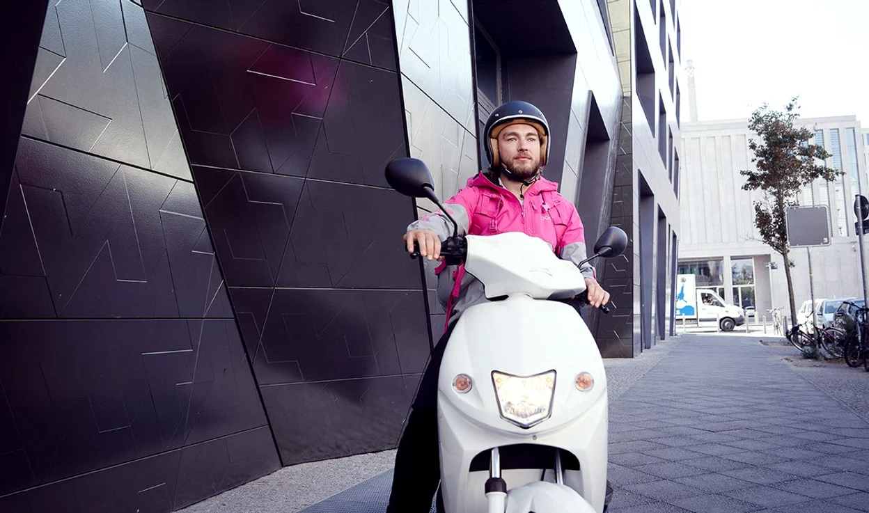 Foodpanda va livra comenzi de la Cora pentru clienții din București