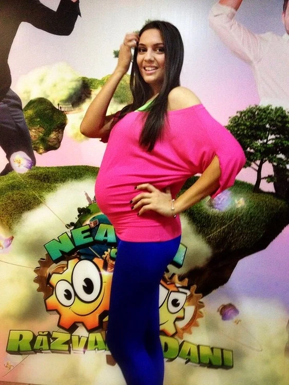 Amalia Ştefania a pictat singură camera băieţelului ei