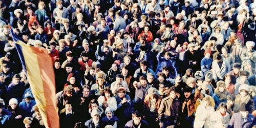 În Miercurea Ciuc, revoluţionarii au trecut de la devastări la rugăciuni