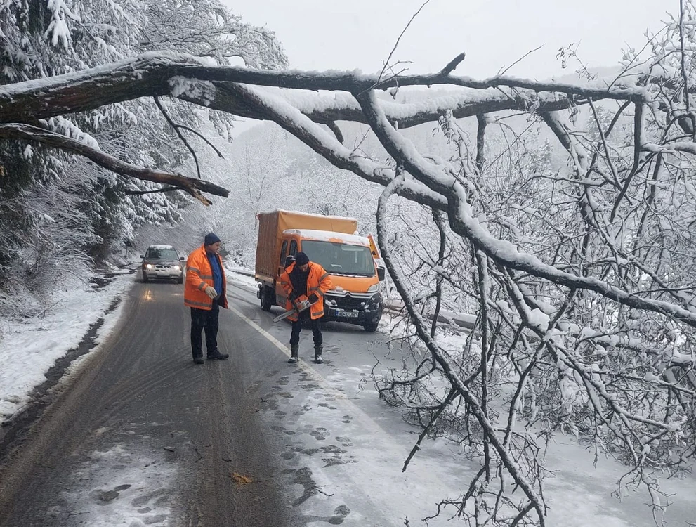 DN 74 a fost blocat în cursul zilei de duminică FOTO ISU Alba