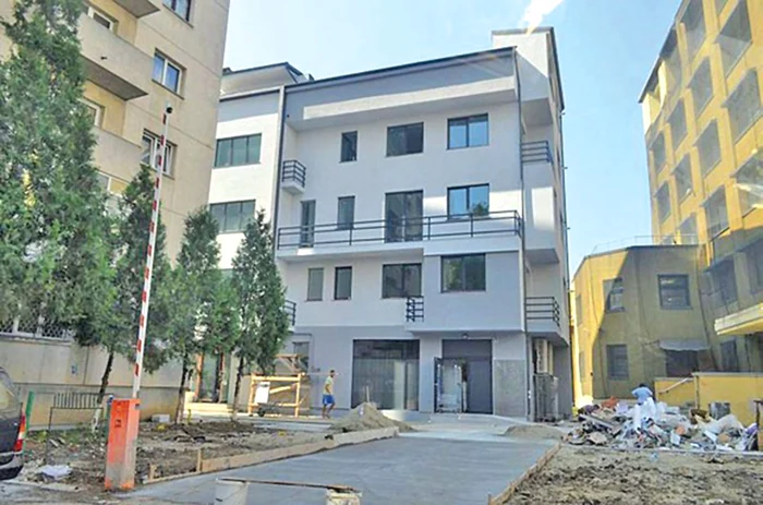 Are mai multe blocuri de birouri închiriate în diferite zone din Bucureşti