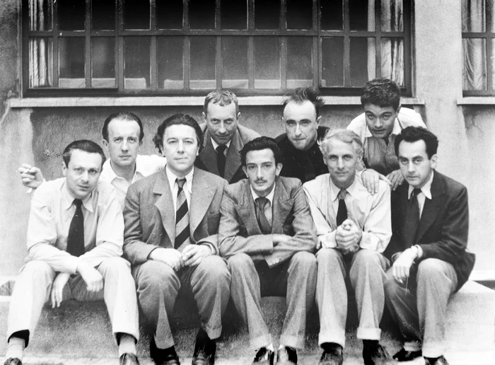 Grupul suprarealist, în 1933: Tristan Tzara, Paul Eluard, André Breton, Hans Arp, Salvador Dalí, Yves Tanguy, Max Ernst, René Crevel şi Man Ray                                                     FOTO: pinterest.com