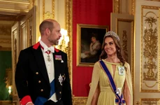 Prințesa Kate în rochie galbenă și cu tiara Queen Mary's Lover's Knot, GettyImages (1) jpg