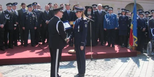 Laura Popescu a fost felicitată de chestorul Liviu Popa