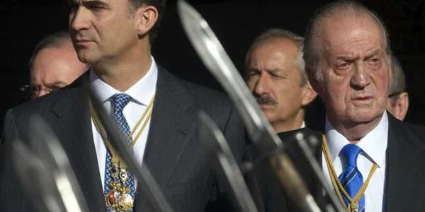 Regele Juan Carlos şi prinţul moştenitor Felipe FOTO Reuters