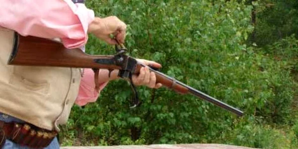 Arma de vânătoare a fost confiscată de poliţişti