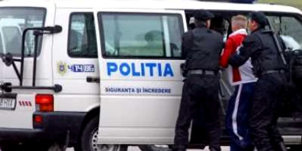Poliţiştii fac anchetă. FOTO: NICOLETA BUTNARU ŞOGOR