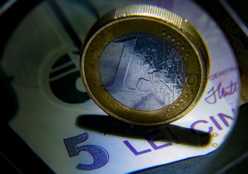 BNR a cheltuit 6 miliarde de euro pentru a atenua deprecierea leului, pe fondul instabilității politice