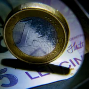 Bancnota bancnote moneda monede leu euro FOTO Shutterstock