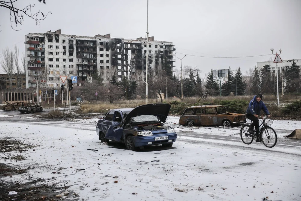 Rușii s-au infiltrat într-un alt oraș din prima linie din Donețk. Putin s-a lăudat cu cucerirea lui în conferința lui anuală