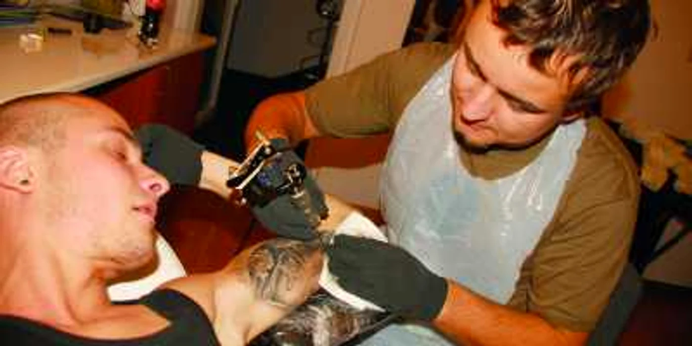 De dragul unui tatuaj elaborat sunt îndurate ore de durere