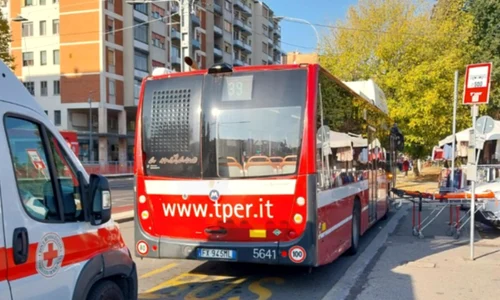 nastere in autobuz Italia foto  corrieredibologna jpg