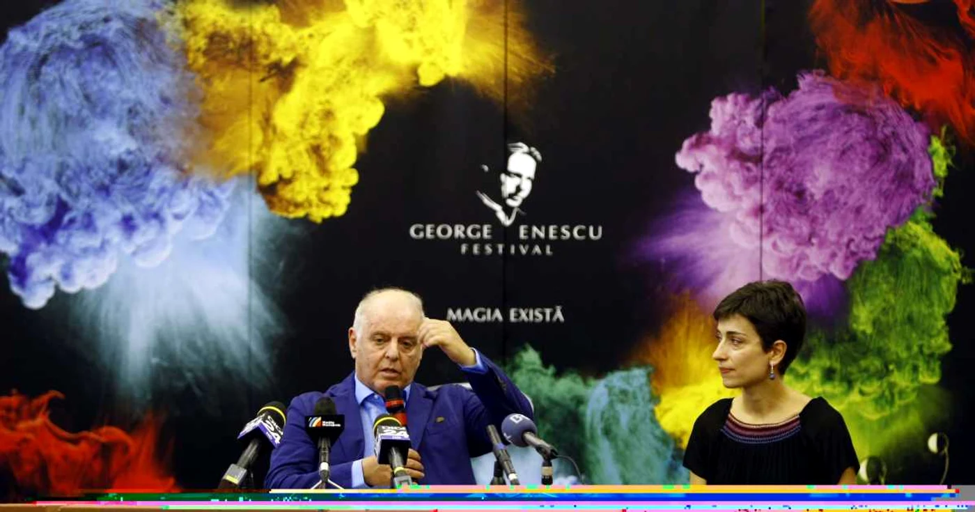 Daniel Barenboim, alături de Oana Marinescu, la conferinţa de presă susţinută sâmbătă-seară, 31 august FOTO Eduard Enea