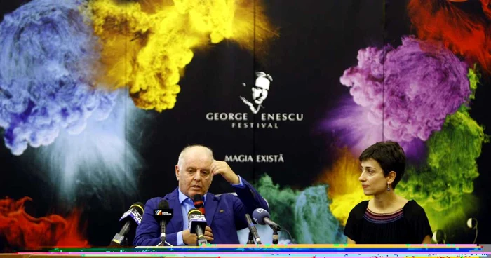 Daniel Barenboim, alături de Oana Marinescu, la conferinţa de presă susţinută sâmbătă-seară, 31 august FOTO Eduard Enea